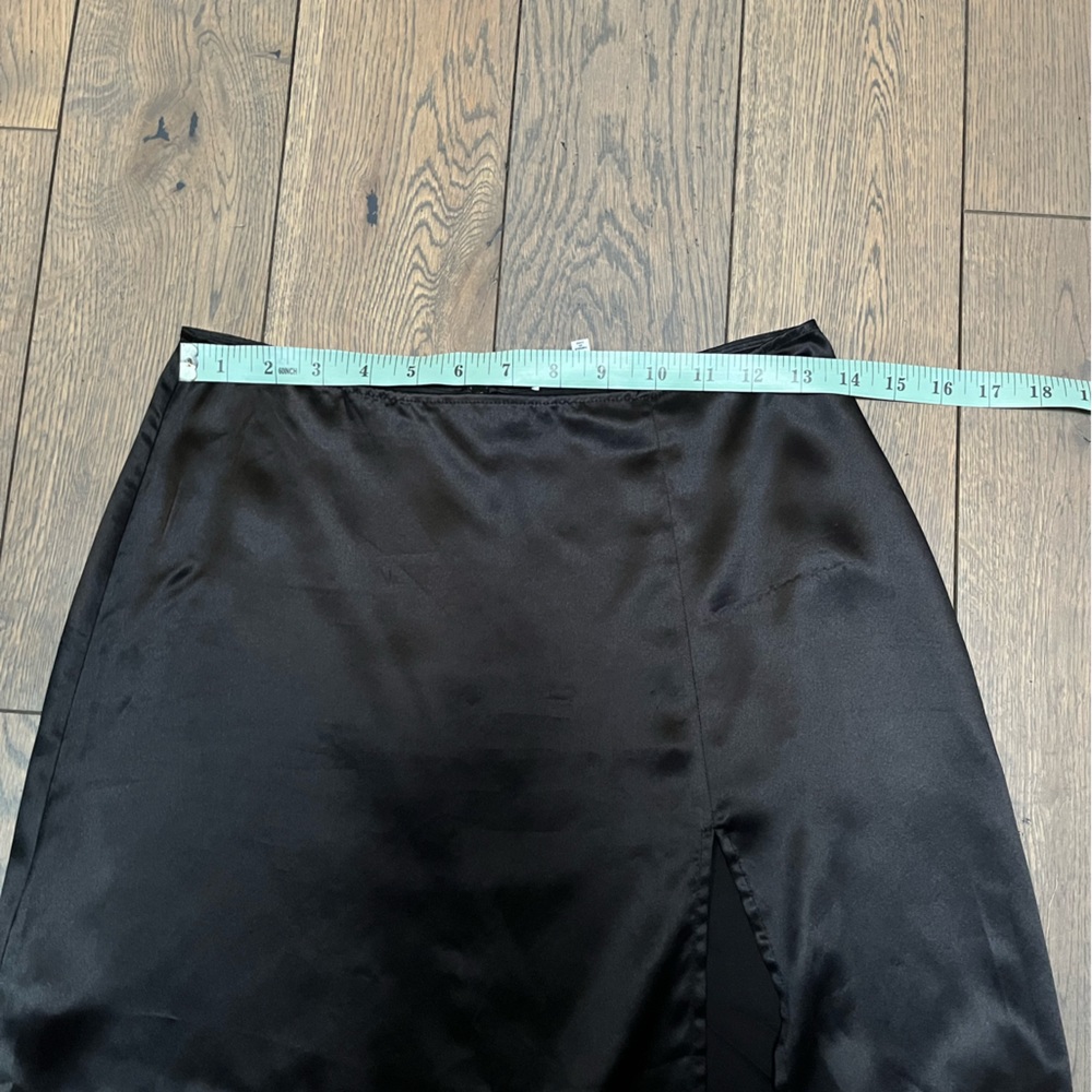 EUC Reformation Robbie Silk Skirt Size 4 Black